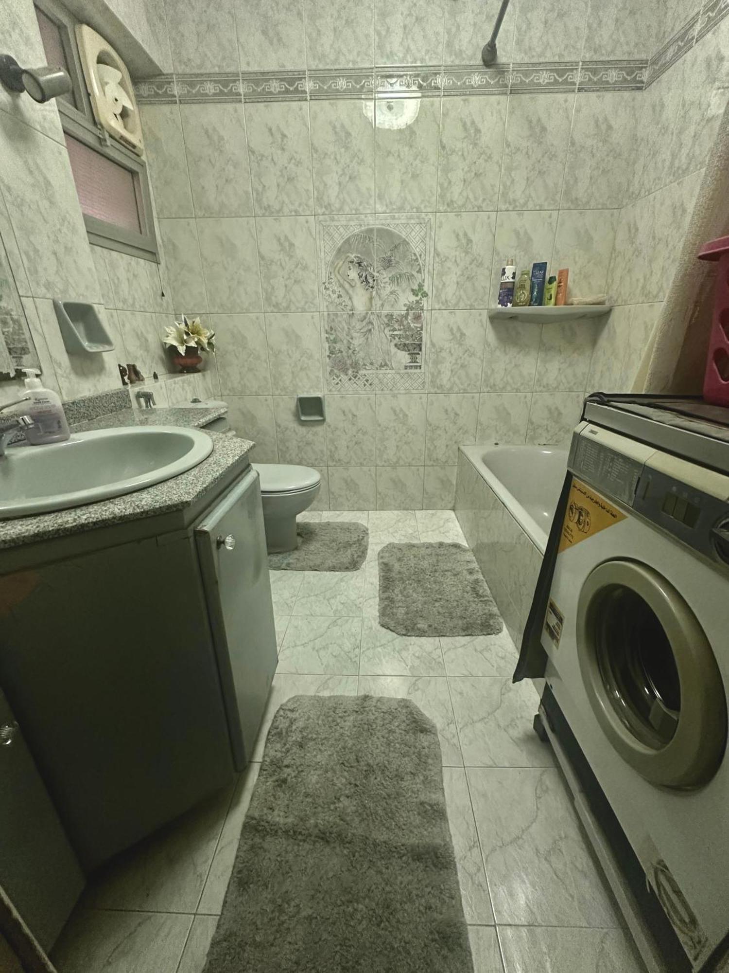 Spacious 3 Bedroom شقة *